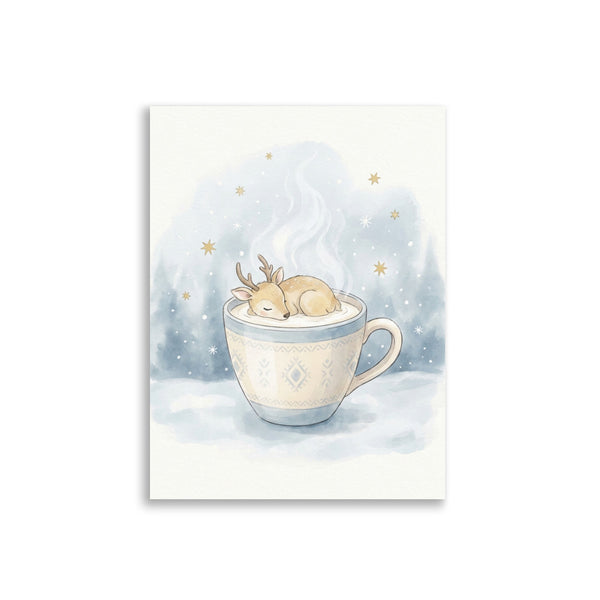 Affiche déco chambre bébé scandinave représentant un renne endormi dans une tasse, aquarelle tons pastel bleu et crème, papier mat 30×40 cm