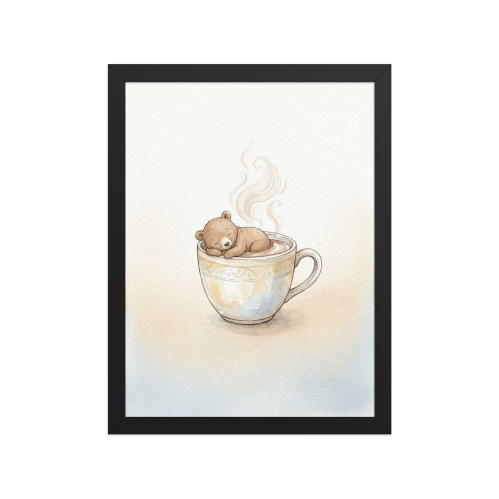 Poster encadré naissance bébé fille garçon – illustration aquarelle ourson endormi dans une tasse de chocolat chaud, tons beige caramel et blanc cassé, cadre bois 30×40 cm, fond blanc