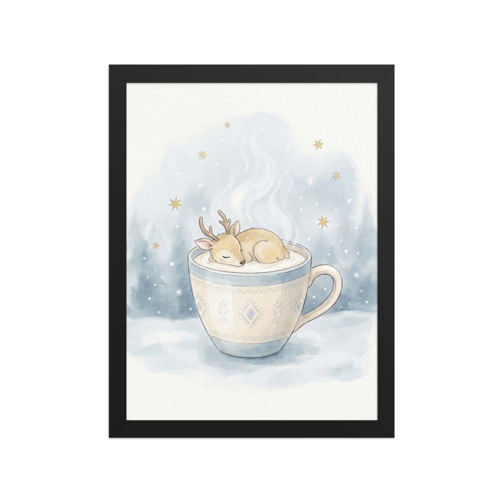Poster encadré bébé naissance à offrir – illustration aquarelle renne endormi dans une tasse, étoiles dorées et flocons, fond crème et bleu poudré, cadre bois 30×40 cm