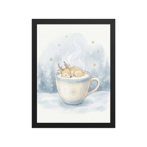 Poster encadré bébé naissance à offrir – illustration aquarelle renne endormi dans une tasse, étoiles dorées et flocons, fond crème et bleu poudré, cadre bois 30×40 cm